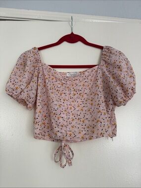 Crop Top with Puff Sleeves in Light Pink Floral by